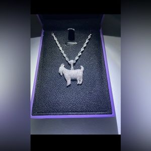 14 KT White gold 1.7 CT DM goat pendent with 10 KT 20 in white gold rope chain